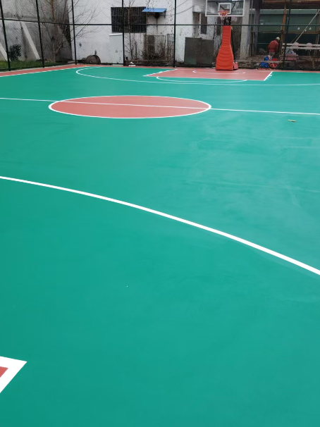 西峰 球场长期使用易出现地面开裂